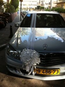 זרים וסידורי פרחים