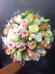 זרים וסידורי פרחים