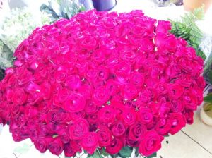 זרים וסידורי פרחים