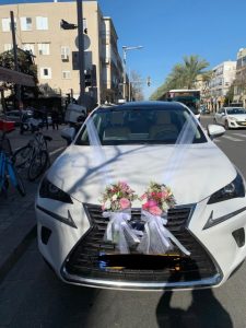 זרים וסידורי פרחים